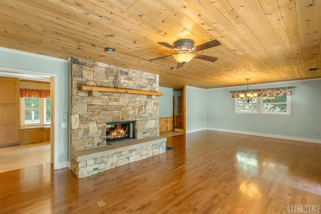214 Hive Road Glenville NC 28736