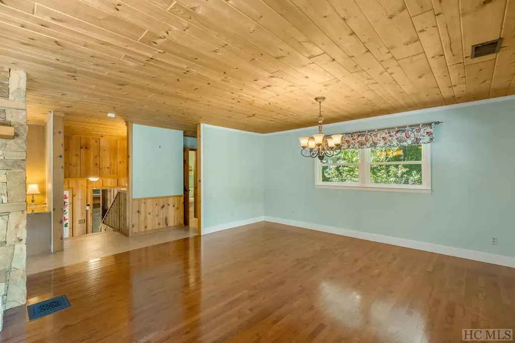 214 Hive Road Glenville NC 28736