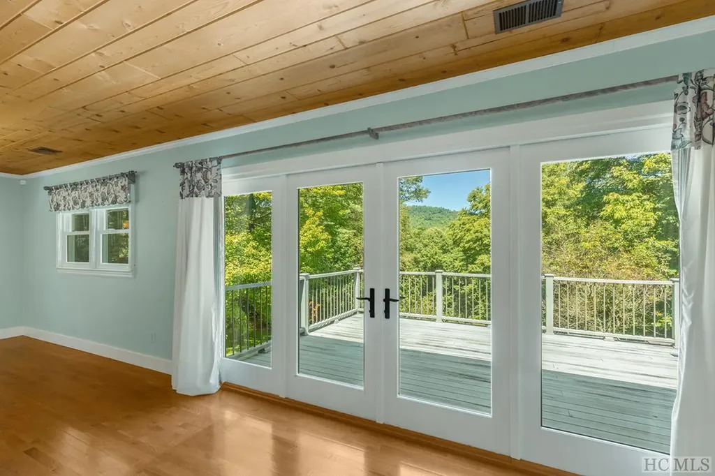 214 Hive Road Glenville NC 28736
