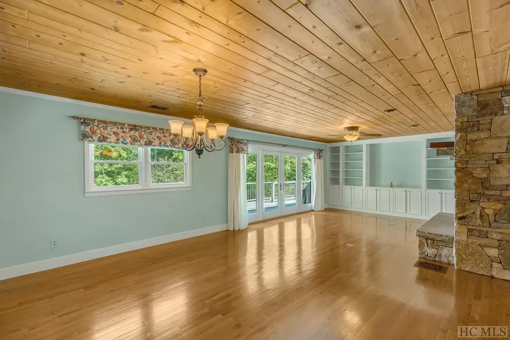214 Hive Road Glenville NC 28736