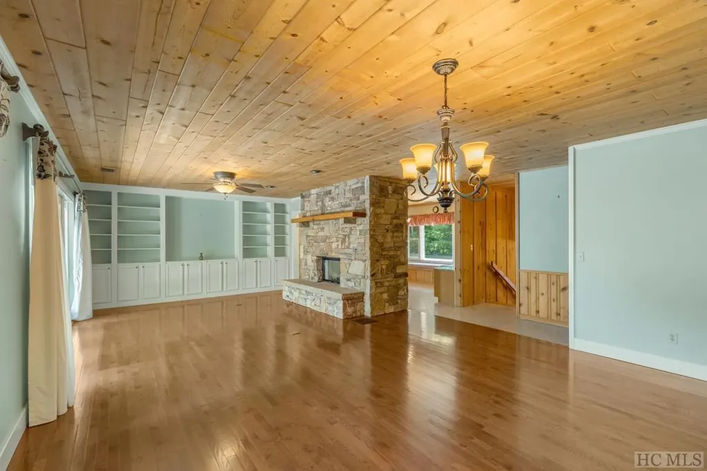 214 Hive Road Glenville NC 28736