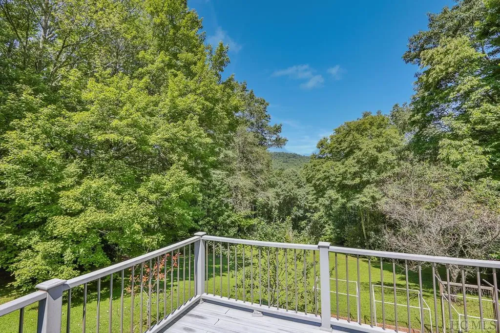 214 Hive Road Glenville NC 28736