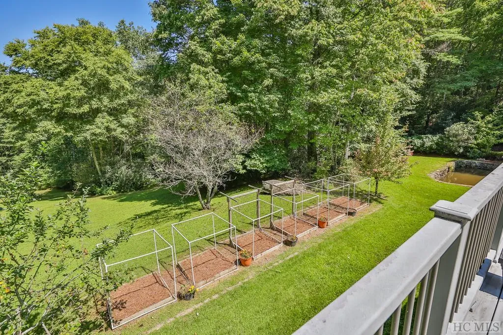 214 Hive Road Glenville NC 28736