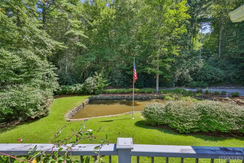 214 Hive Road Glenville NC 28736