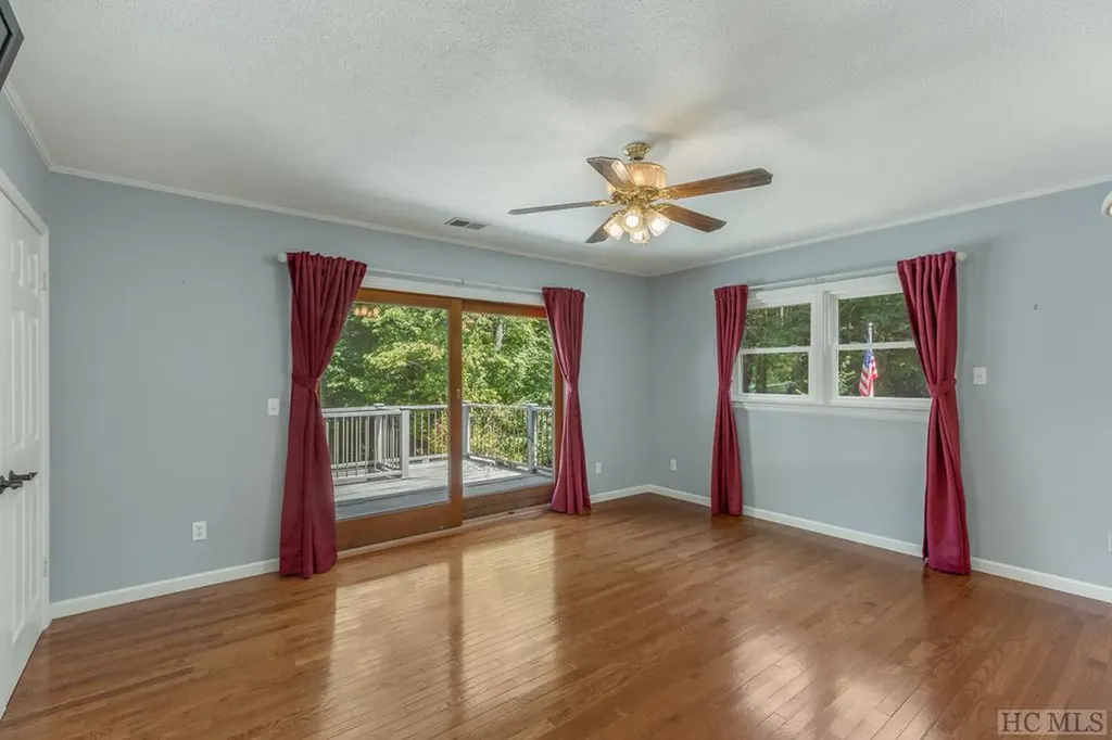 214 Hive Road Glenville NC 28736