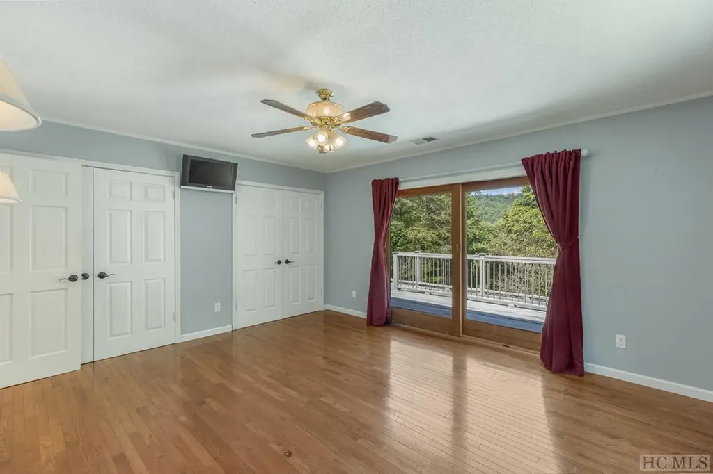 214 Hive Road Glenville NC 28736