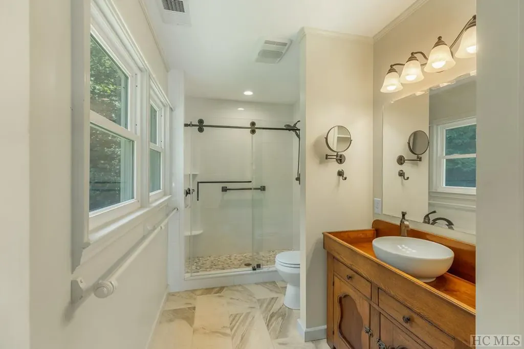 214 Hive Road Glenville NC 28736
