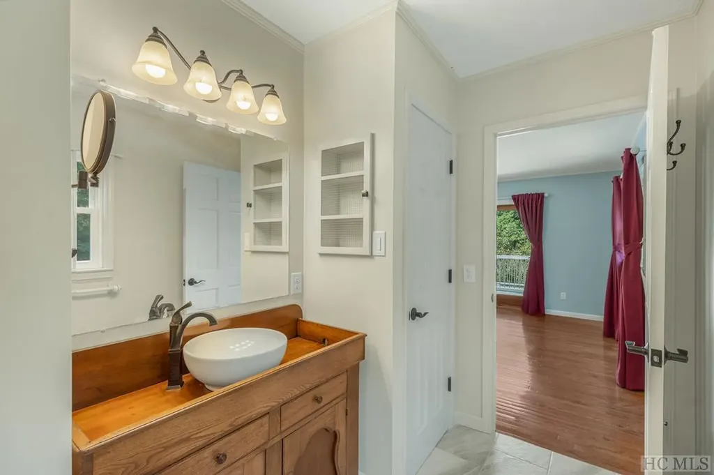 214 Hive Road Glenville NC 28736