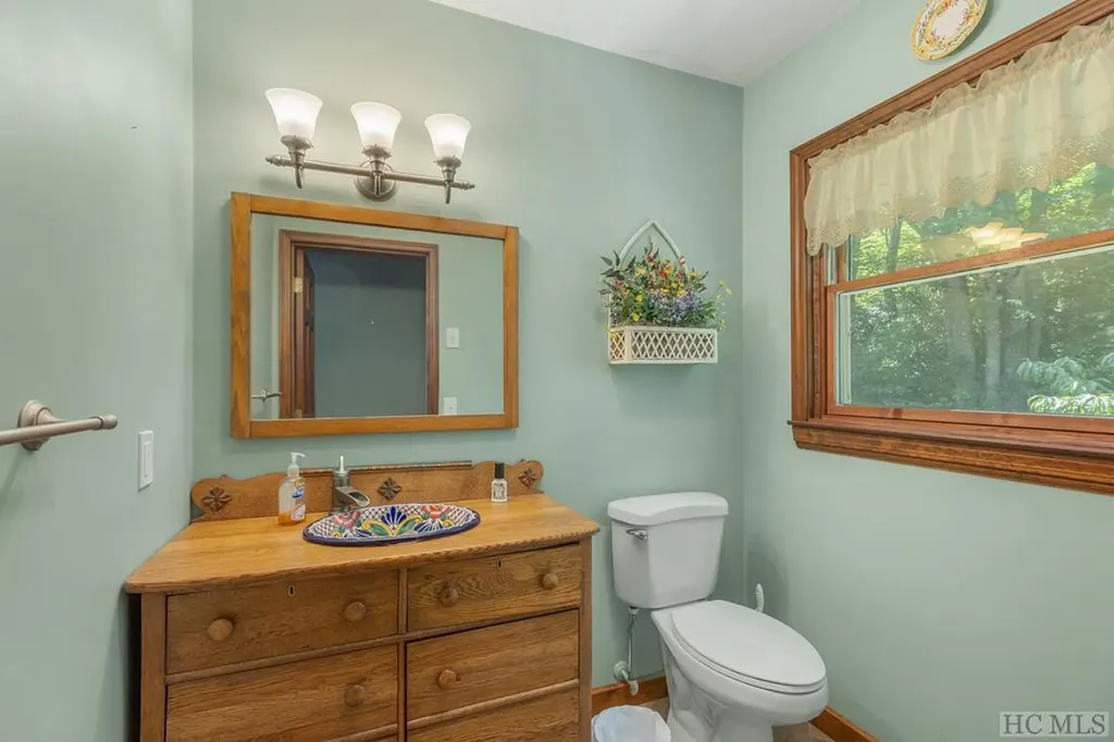 214 Hive Road Glenville NC 28736