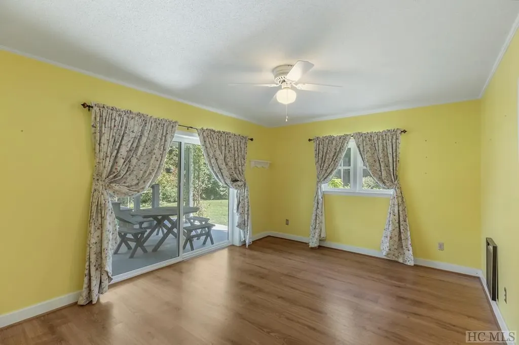 214 Hive Road Glenville NC 28736