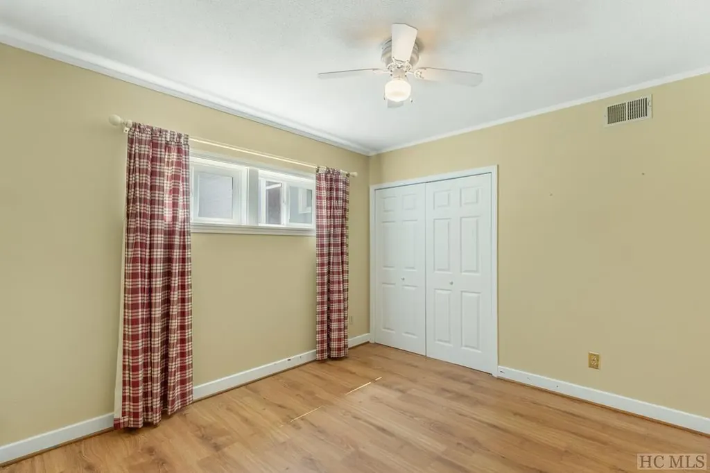 214 Hive Road Glenville NC 28736
