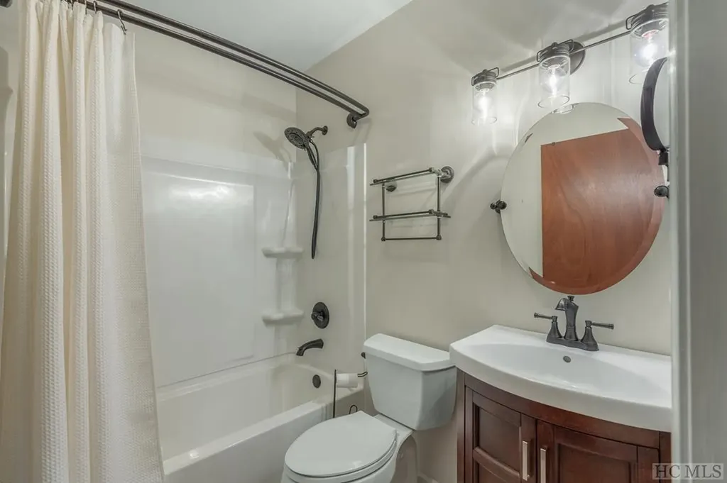 214 Hive Road Glenville NC 28736