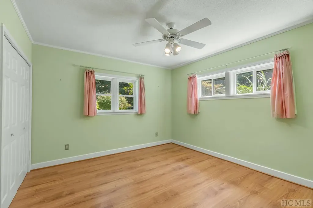 214 Hive Road Glenville NC 28736