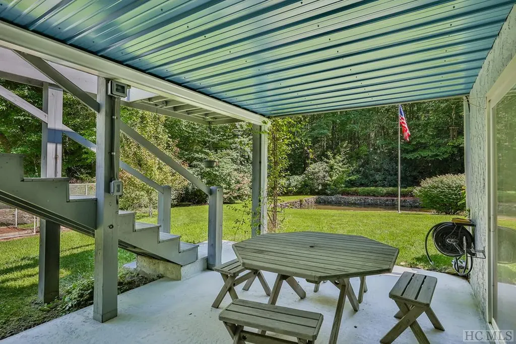 214 Hive Road Glenville NC 28736