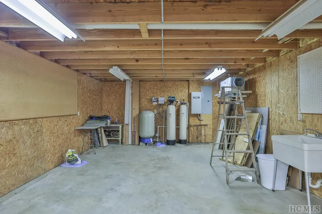 214 Hive Road Glenville NC 28736
