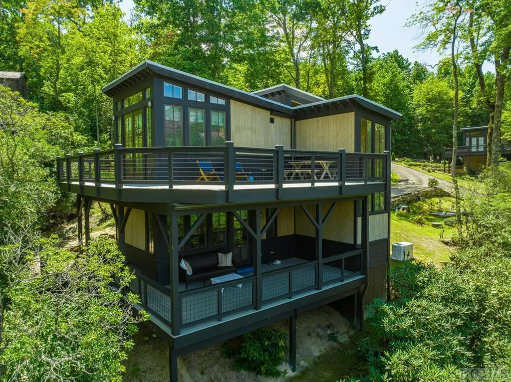 105 Moonstone Loop Highlands NC 28741