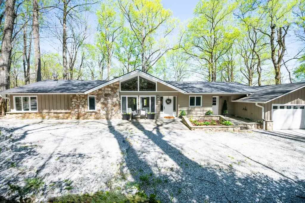 703 Dog Mountain Road Highlands NC 28741