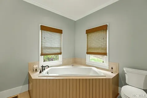 23 Drystack Way Cashiers NC 28717