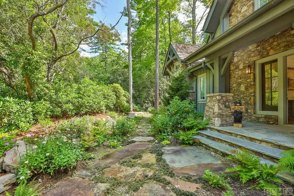 640 Wade Cashiers NC 28717