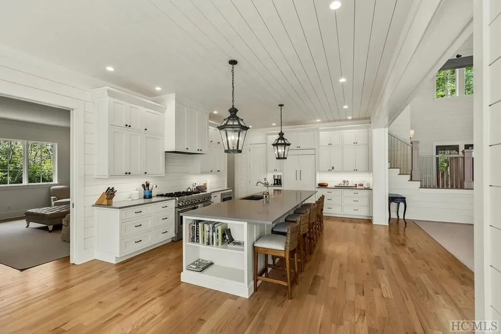 640 Wade Cashiers NC 28717