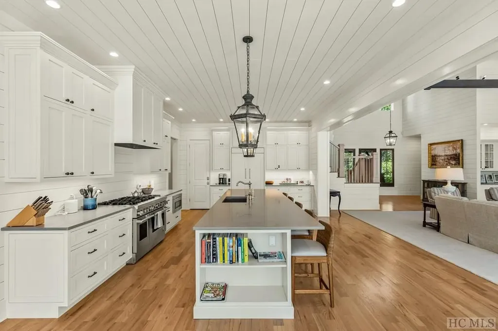 640 Wade Cashiers NC 28717