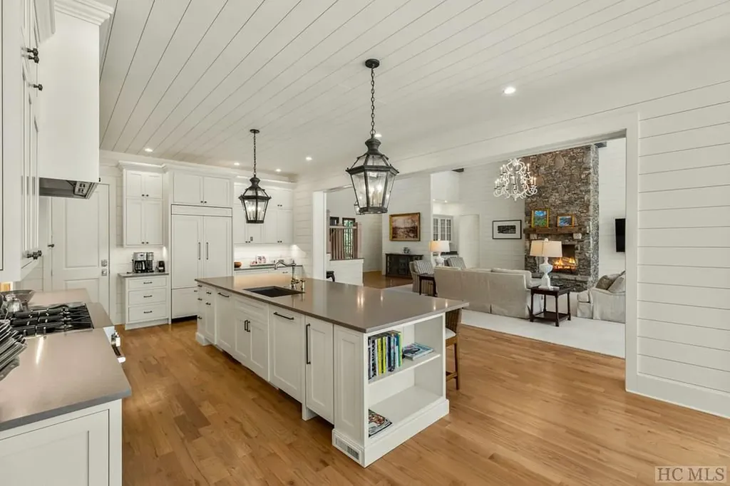 640 Wade Cashiers NC 28717