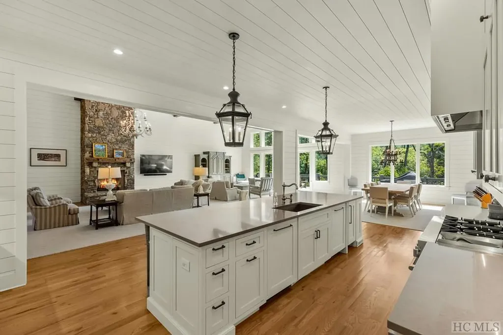 640 Wade Cashiers NC 28717
