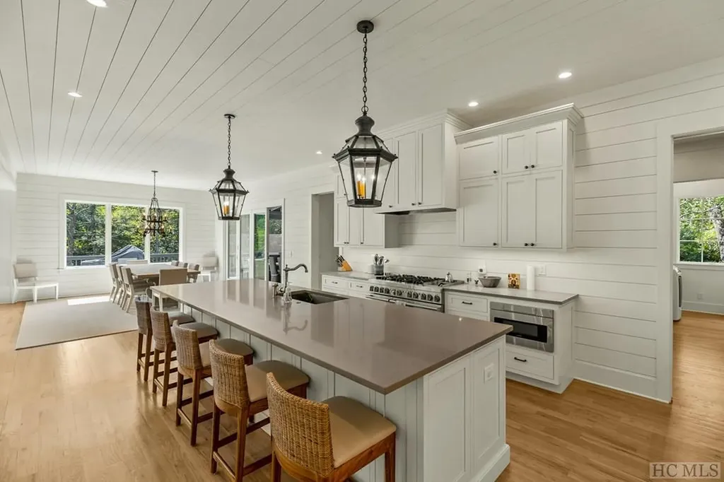640 Wade Cashiers NC 28717