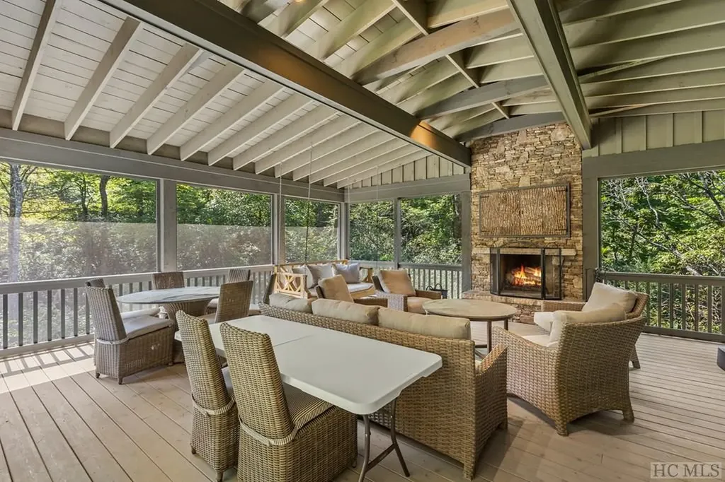 640 Wade Cashiers NC 28717
