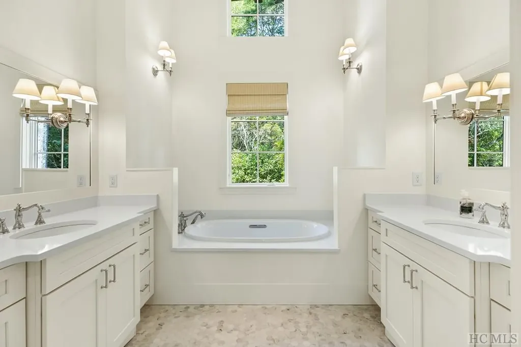 640 Wade Cashiers NC 28717