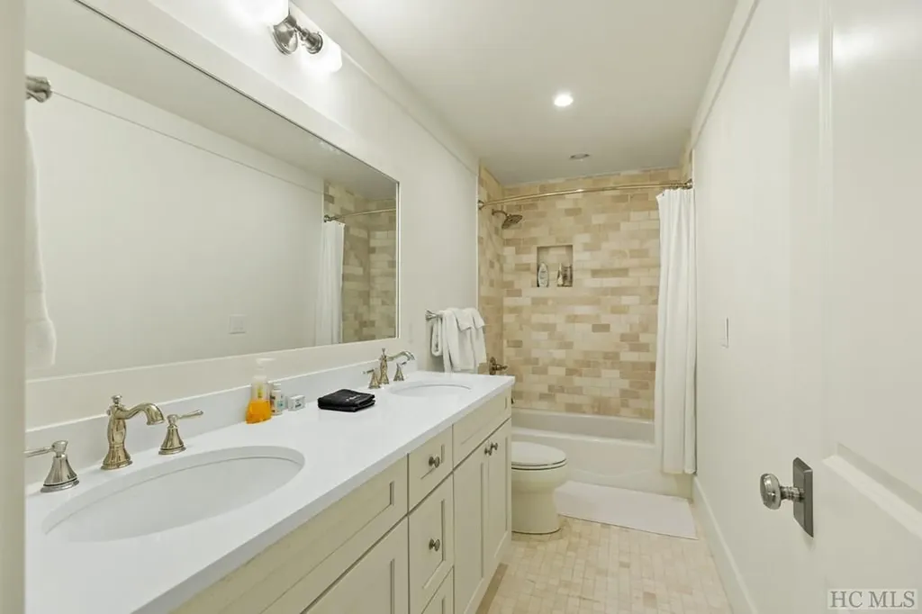 640 Wade Cashiers NC 28717