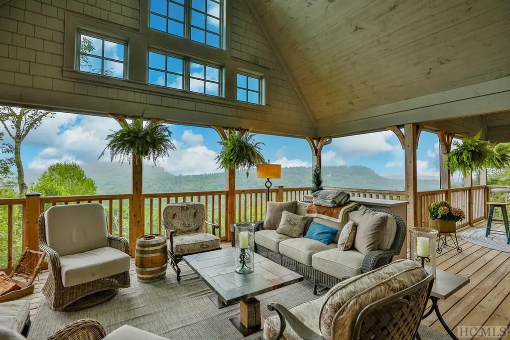45 Crescent Court Highlands NC 28741