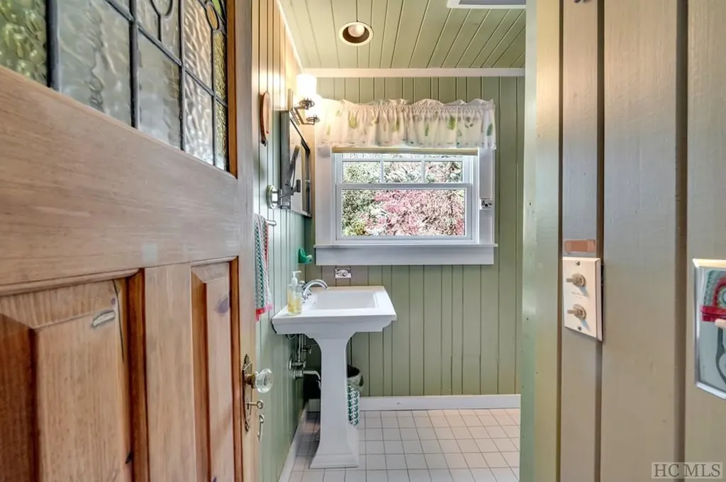 404 Myrtle Speed Highlands NC 28741