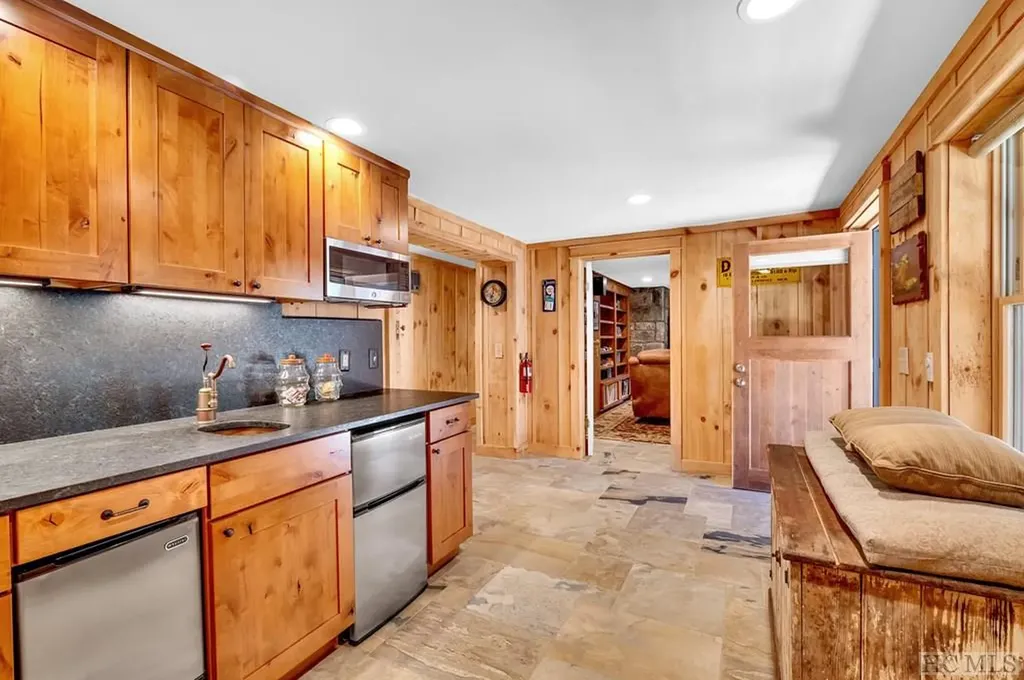404 Myrtle Speed Highlands NC 28741