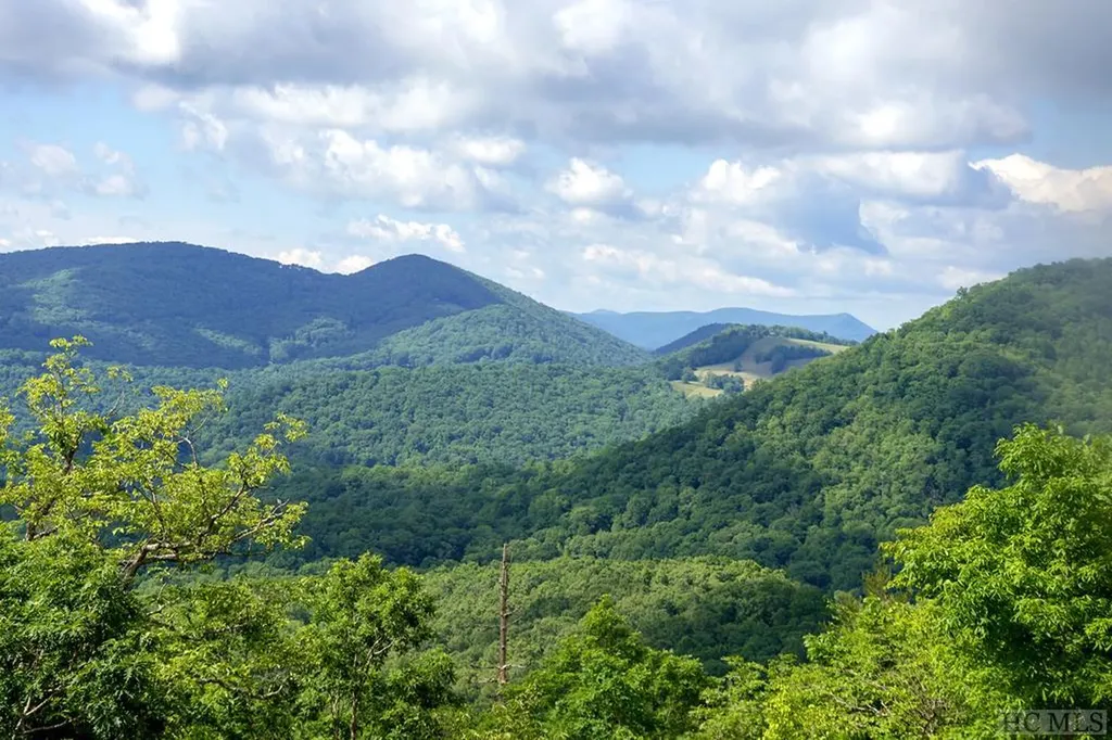 655 Moonshine Ridge Cullowhee NC 28723