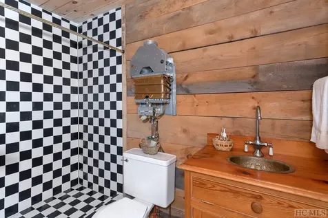 655 Moonshine Ridge Cullowhee NC 28723