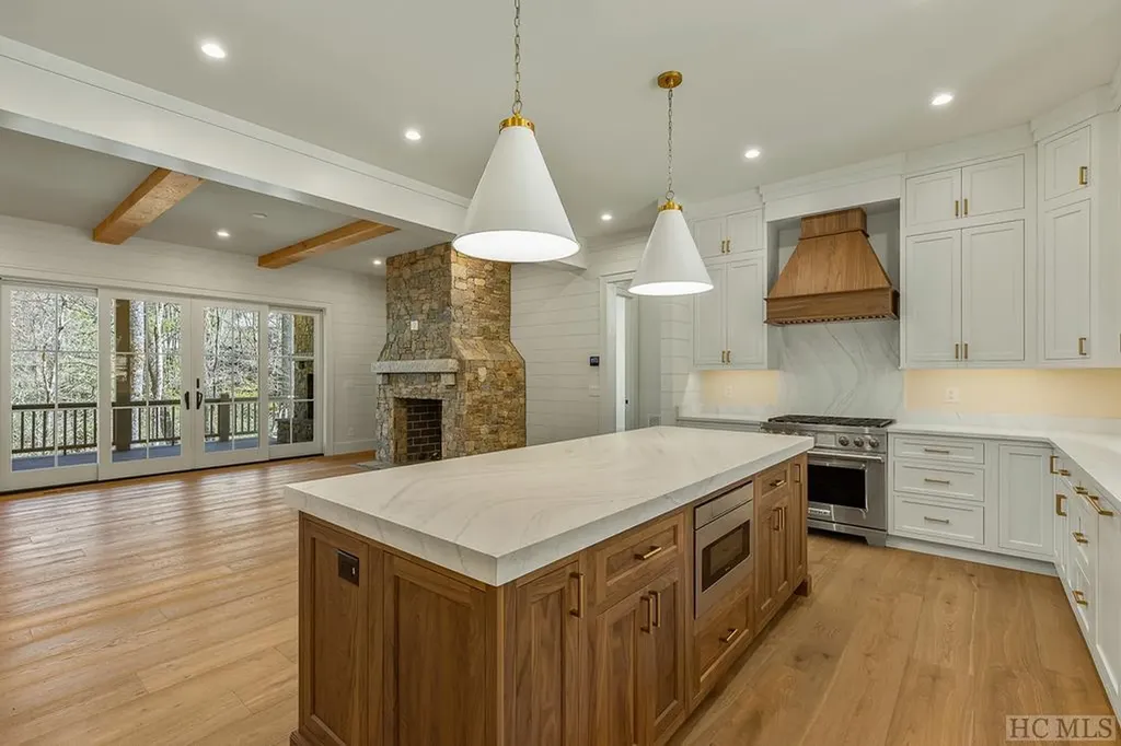 367 Thunder Creek Lane Cashiers NC 28717