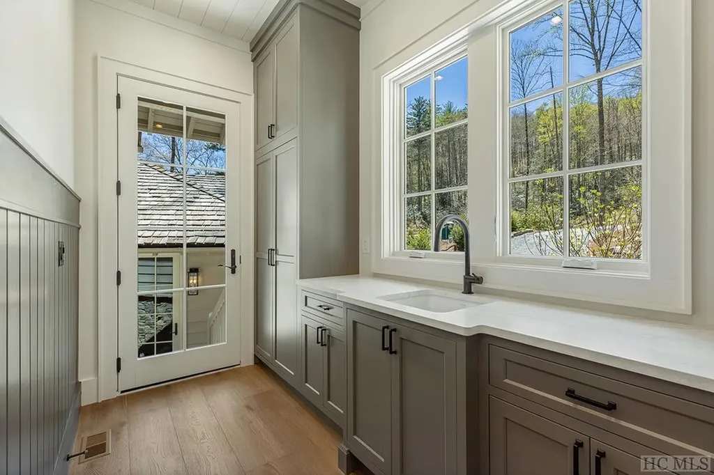 367 Thunder Creek Lane Cashiers NC 28717