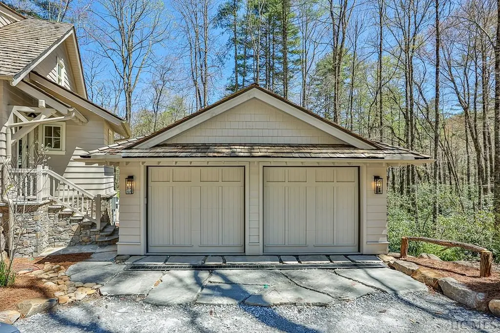 367 Thunder Creek Lane Cashiers NC 28717