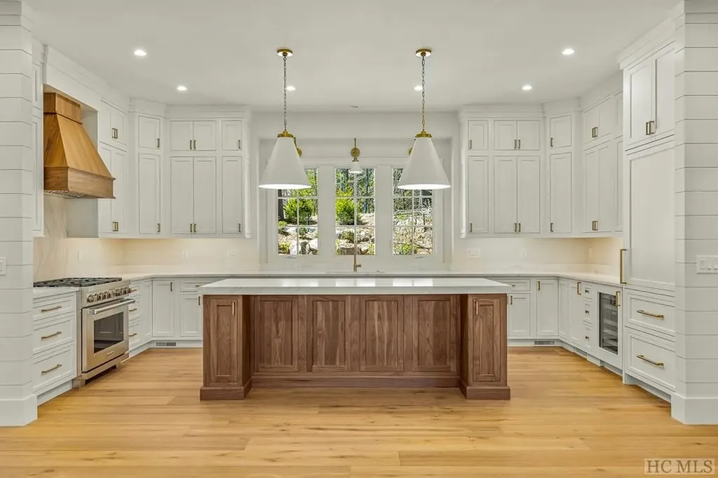 367 Thunder Creek Lane Cashiers NC 28717