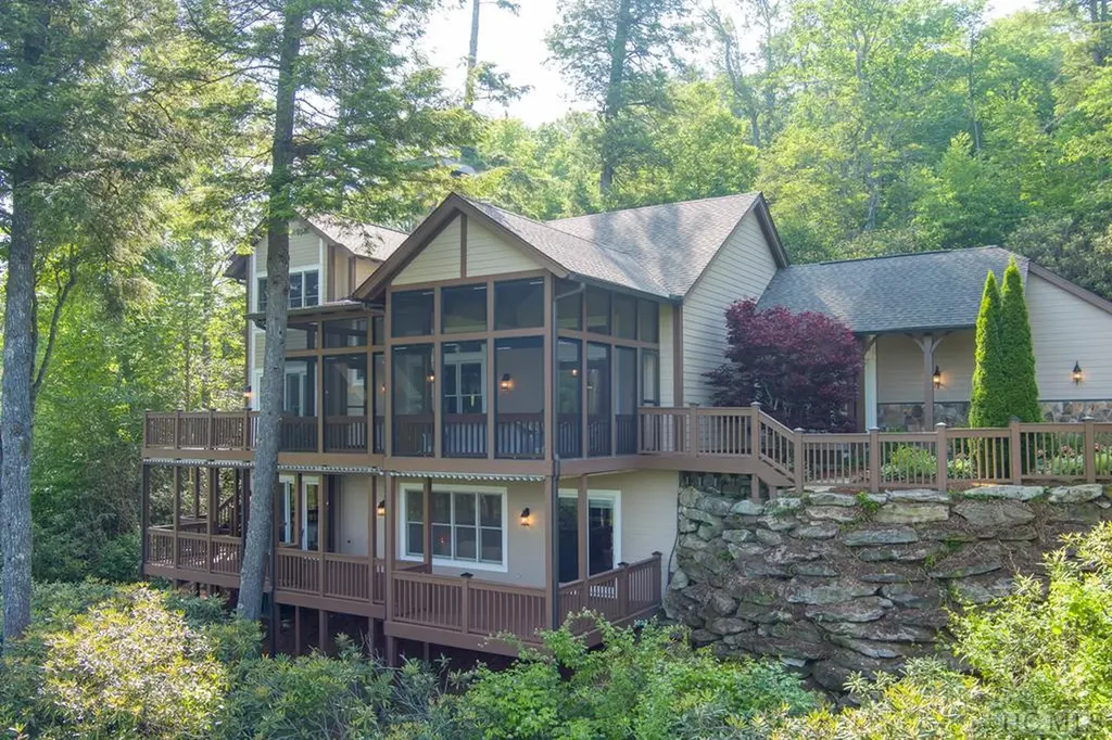 1356 Falls Drive East Highlands NC 28741