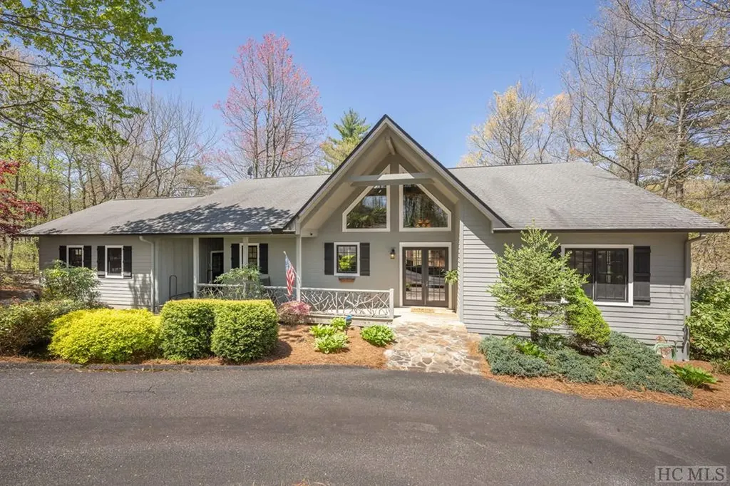 213 Woods Summit Lane Cashiers NC 28717