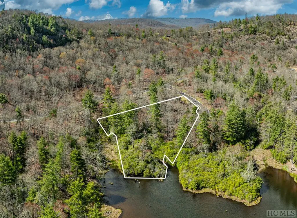 W6 New Settler's Way Glenville NC 28736