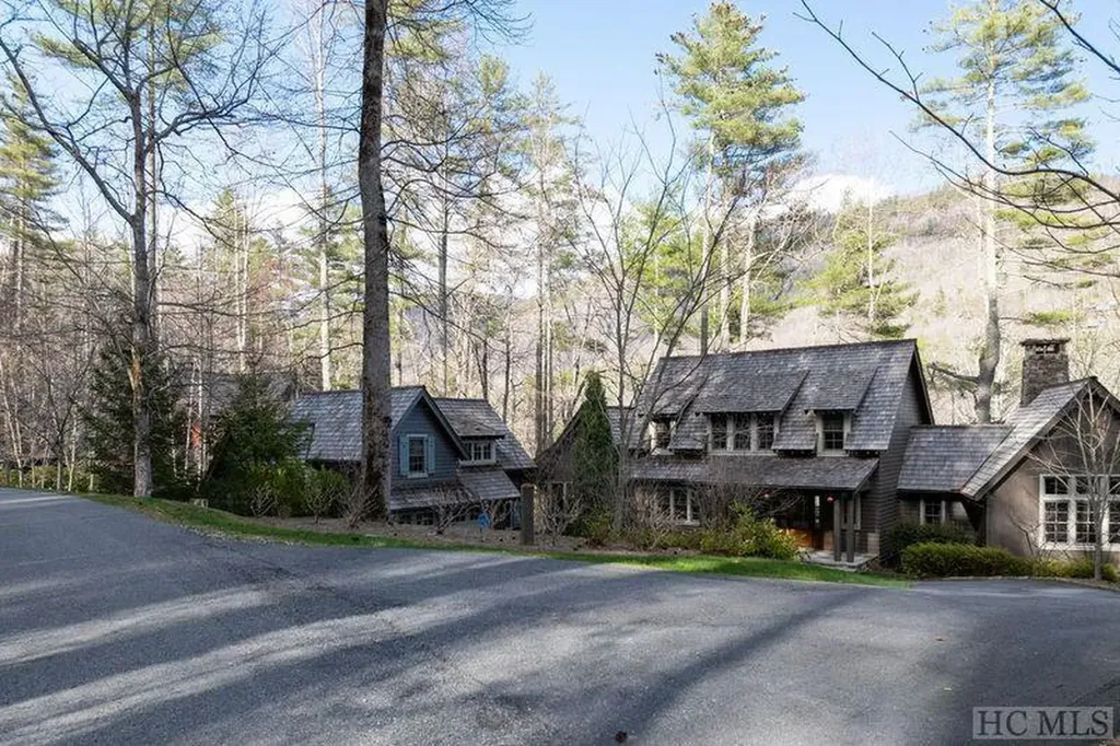 57 Great Meadow Trail Sapphire NC 28774