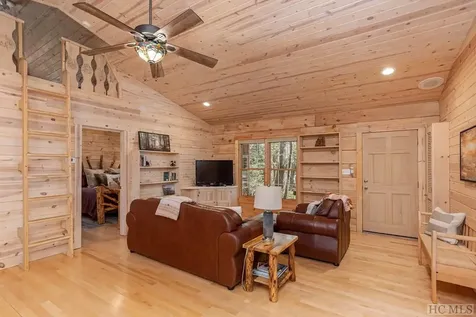 67 Fallen Leaf Lane Highlands NC 28741