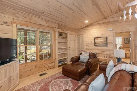 67 Fallen Leaf Lane Highlands NC 28741