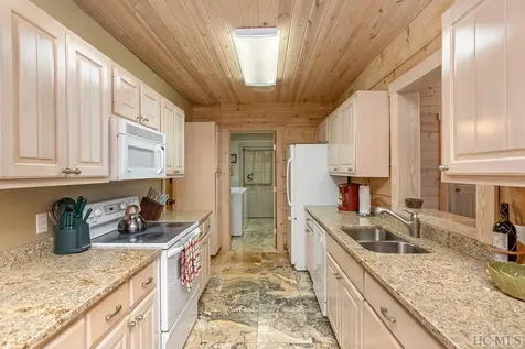 67 Fallen Leaf Lane Highlands NC 28741