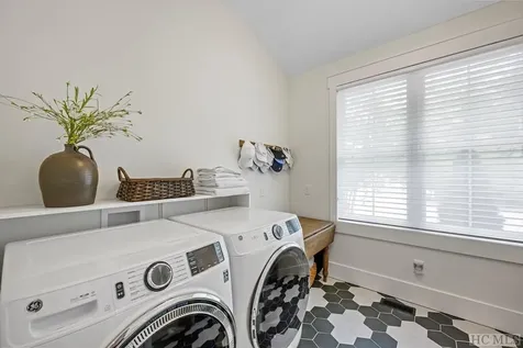 431 Flagstone Road Cashiers NC 28717