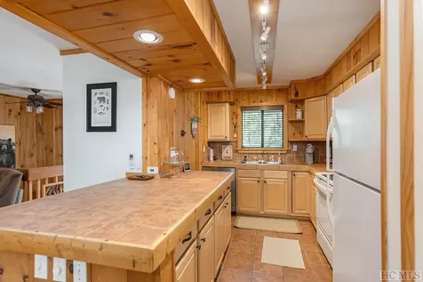 69-7D Dogwood Knob Lane Sapphire NC 28774