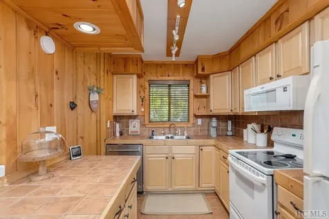 69-7D Dogwood Knob Lane Sapphire NC 28774